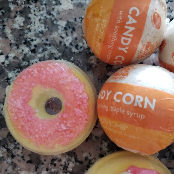 Lot of 11 Bathbombs, 7 Candy Corn/Maple & 4 Speciality Donuts - Picture 6 of 6